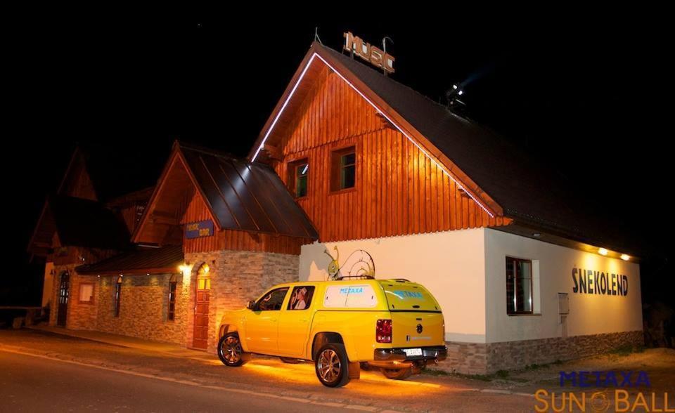 Snekolend Hotell Rokytnice nad Jizerou Exteriör bild